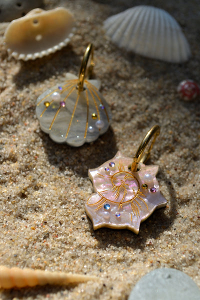 Seashells (Gold hoop)