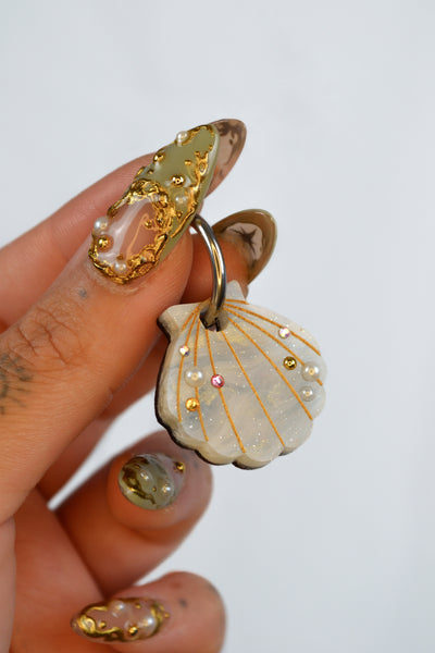 Seashells (Silver hoop)