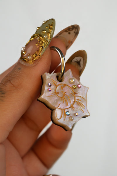 Seashells (Silver hoop)