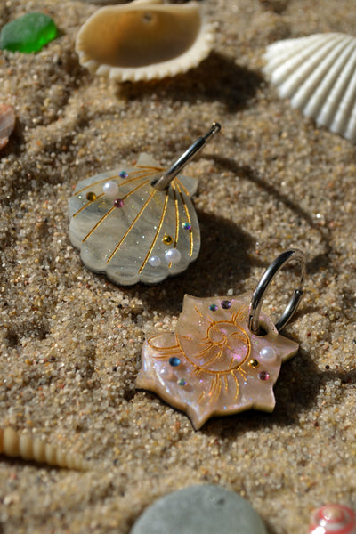 Seashells (Silver hoop)