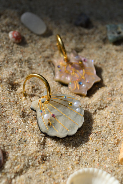 Seashells (Gold hoop)