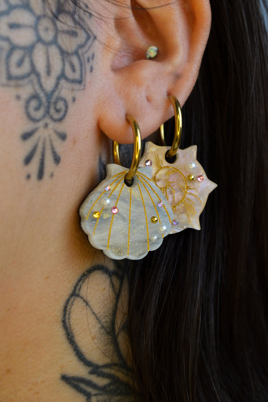 Seashells (Gold hoop)