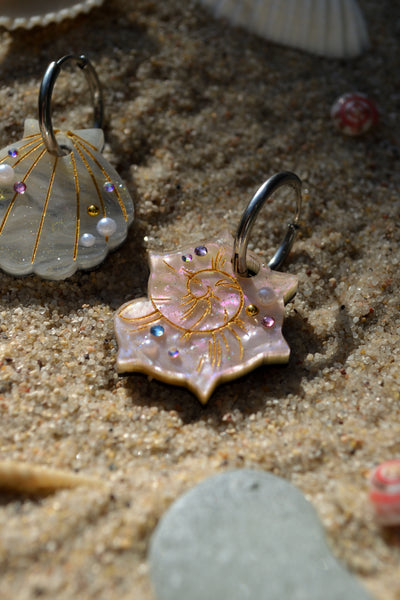 Seashells (Silver hoop)