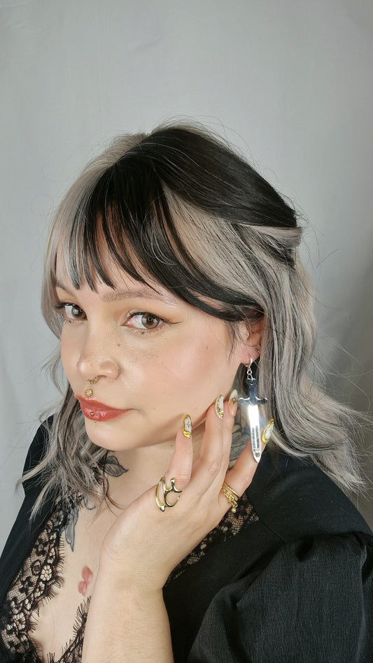 Conqueror Black Sword (Silver Hoop)