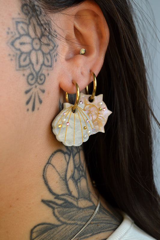 Seashells (Gold hoop)