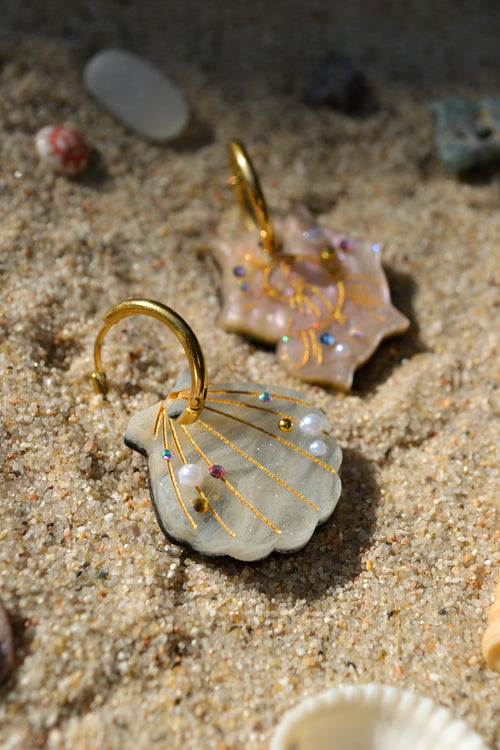 Seashells (Gold hoop)